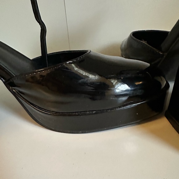 Black Patent Leather Mary Jane Shoes - Picture 3 of 3